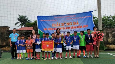 Đội bóng trường Tiểu học Đức Hợp xuất sắc giành cúp vô địch giải bóng đá U10 huyện Kim Động năm 2022